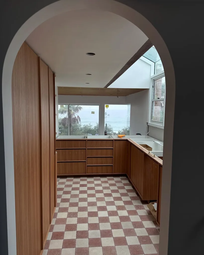 Tiled retro kitchen. 