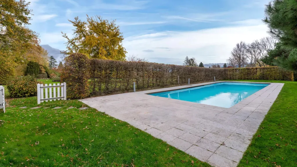 Audrey Hepburn's swimming pool. 