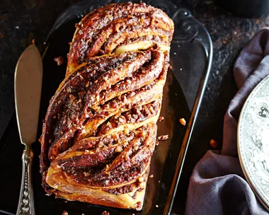 Chocolate, cinnamon & pecan babka